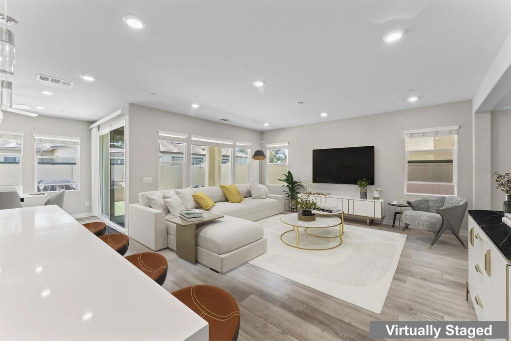 Photo of 675 Grant Ct, Vista, CA 92083 (MLS # 260003316)