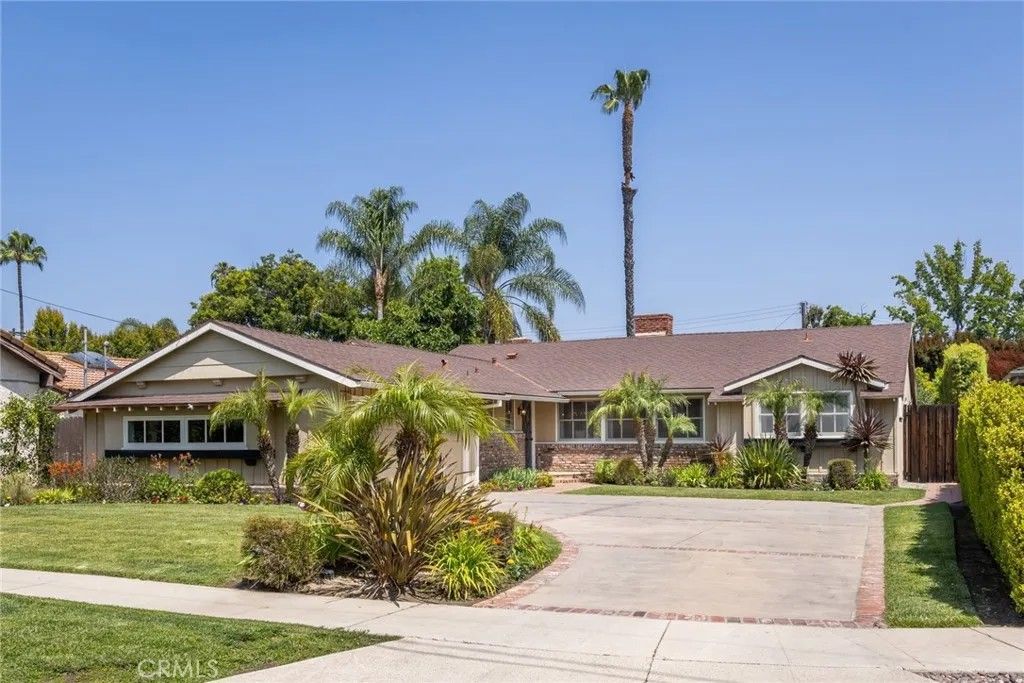 Photo of 12323 Landale ST, Studio City, CA 91604 (MLS # SR26102838)