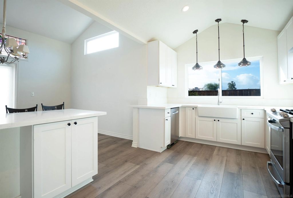 Photo of 1533 Roma Dr, Vista, CA 92081 (MLS # 250044667)