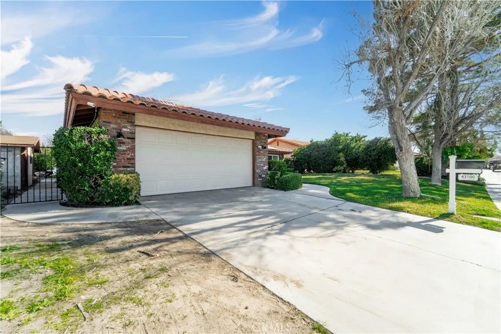 Photo of 43100 Cherbourg Ln, Lancaster, CA 93536 (MLS # SR26029057)