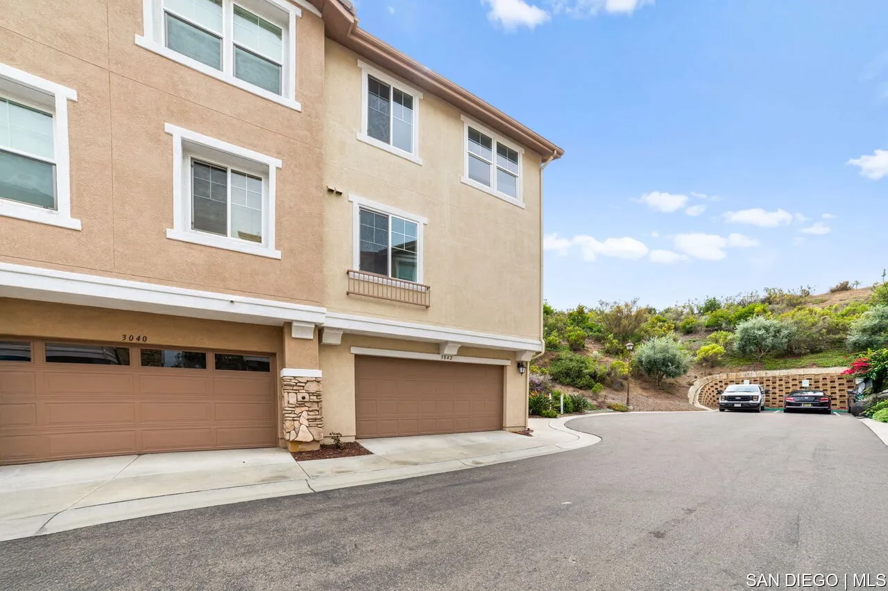 3042 Cole Grade Dr