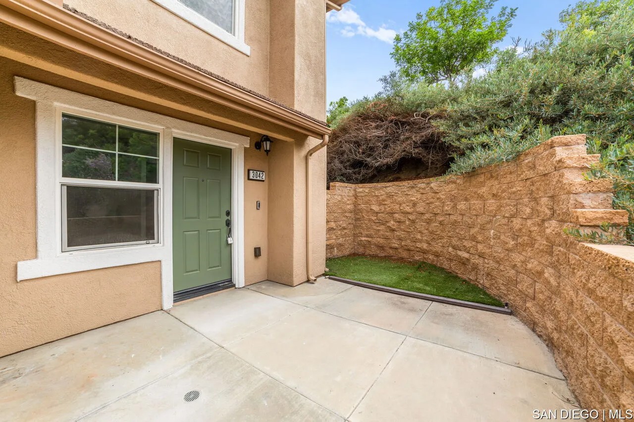 3042 Cole Grade Dr