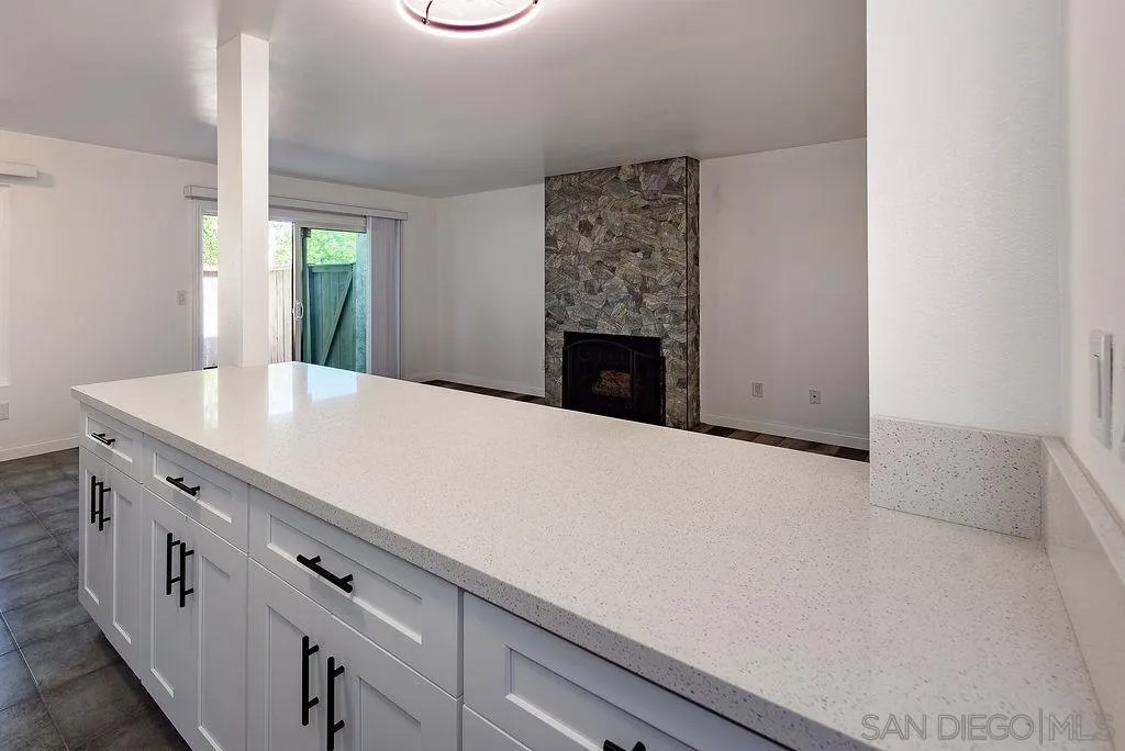 2388 Grand