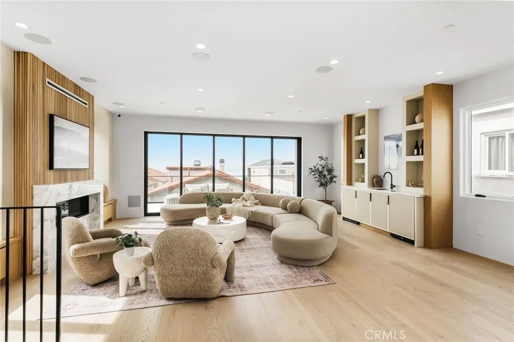 2227 Hermosa Avenue