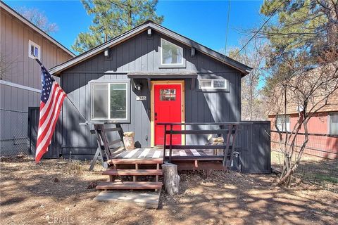 Photo of 346 San Bernardino Avenue, Sugarloaf, CA 92386 (MLS # IV26016419)