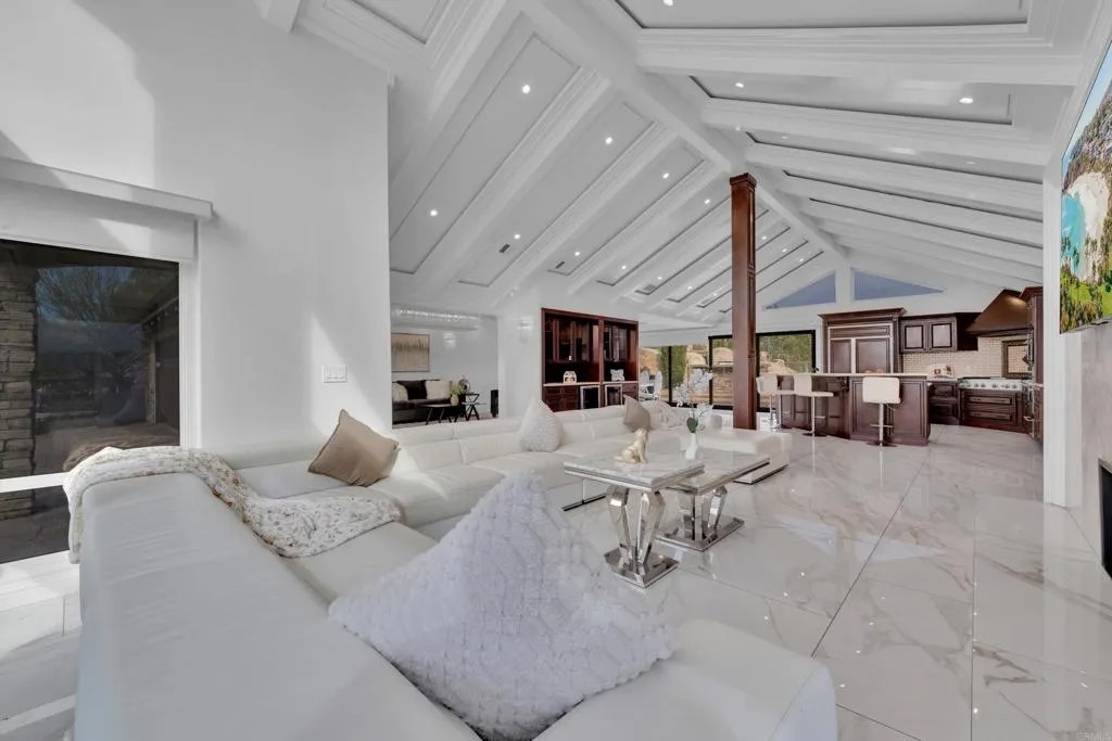 1426 Hidden Mesa View Drive