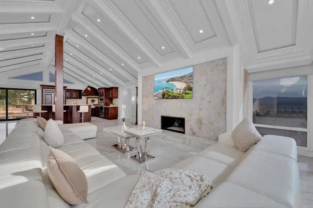 1426 Hidden Mesa View Drive