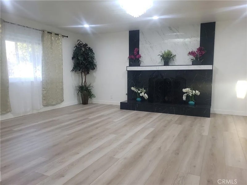 2758 W STOCKTON