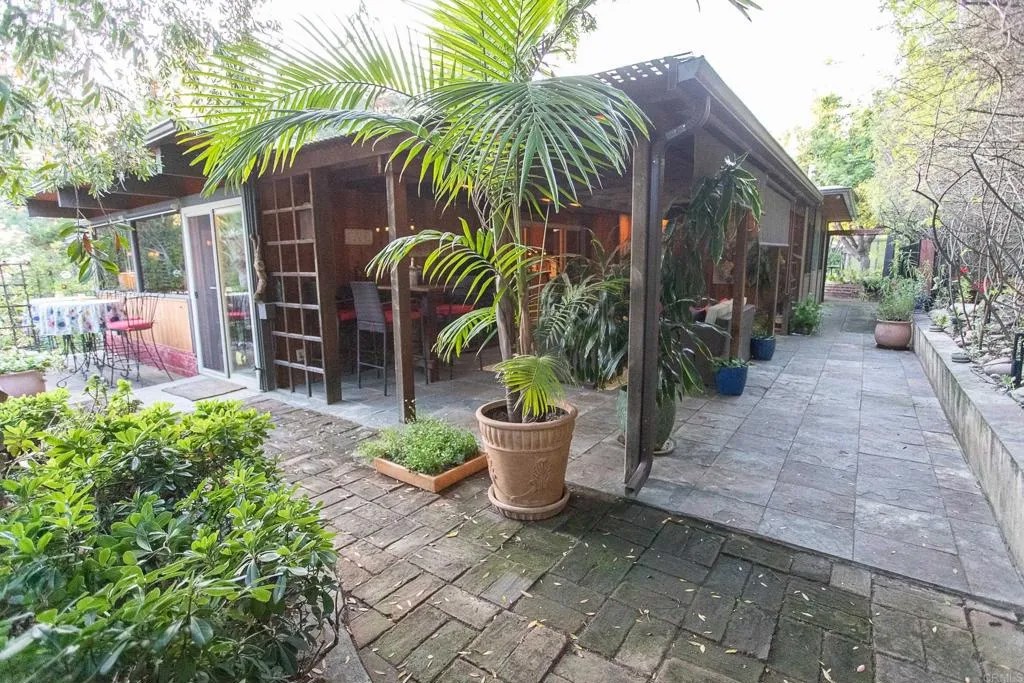 3216 Fair Oaks Ln