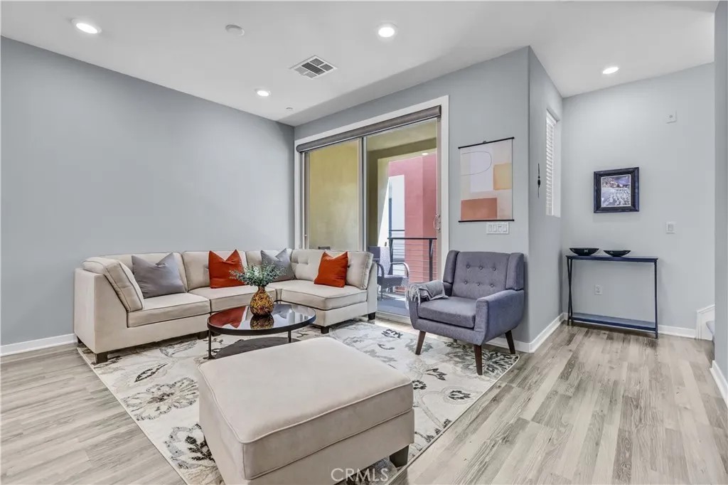 212 Paramount