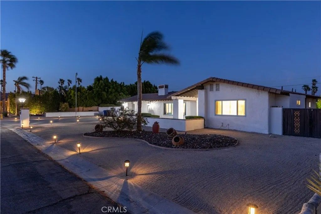 Photo of 2290 N Victoria Rd, Palm Springs, CA 92262 (MLS # GD26112489)