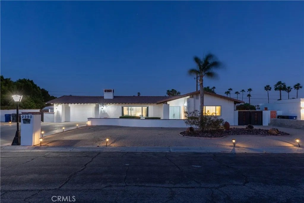 Photo of 2290 N Victoria Rd, Palm Springs, CA 92262 (MLS # GD26112489)