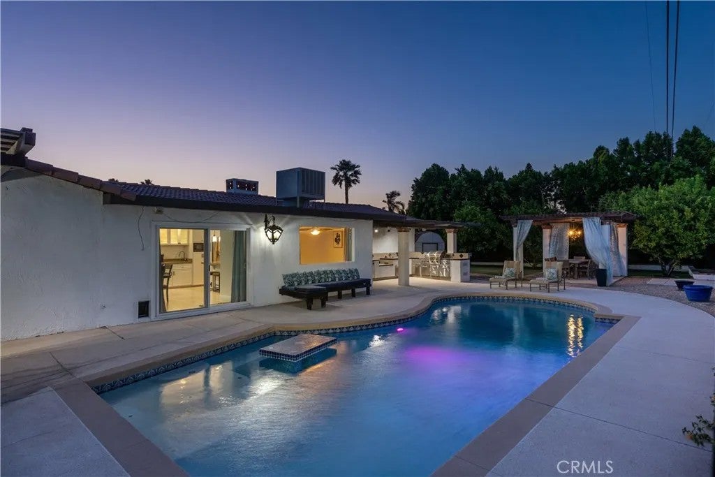 Photo of 2290 N Victoria Rd, Palm Springs, CA 92262 (MLS # GD26112489)