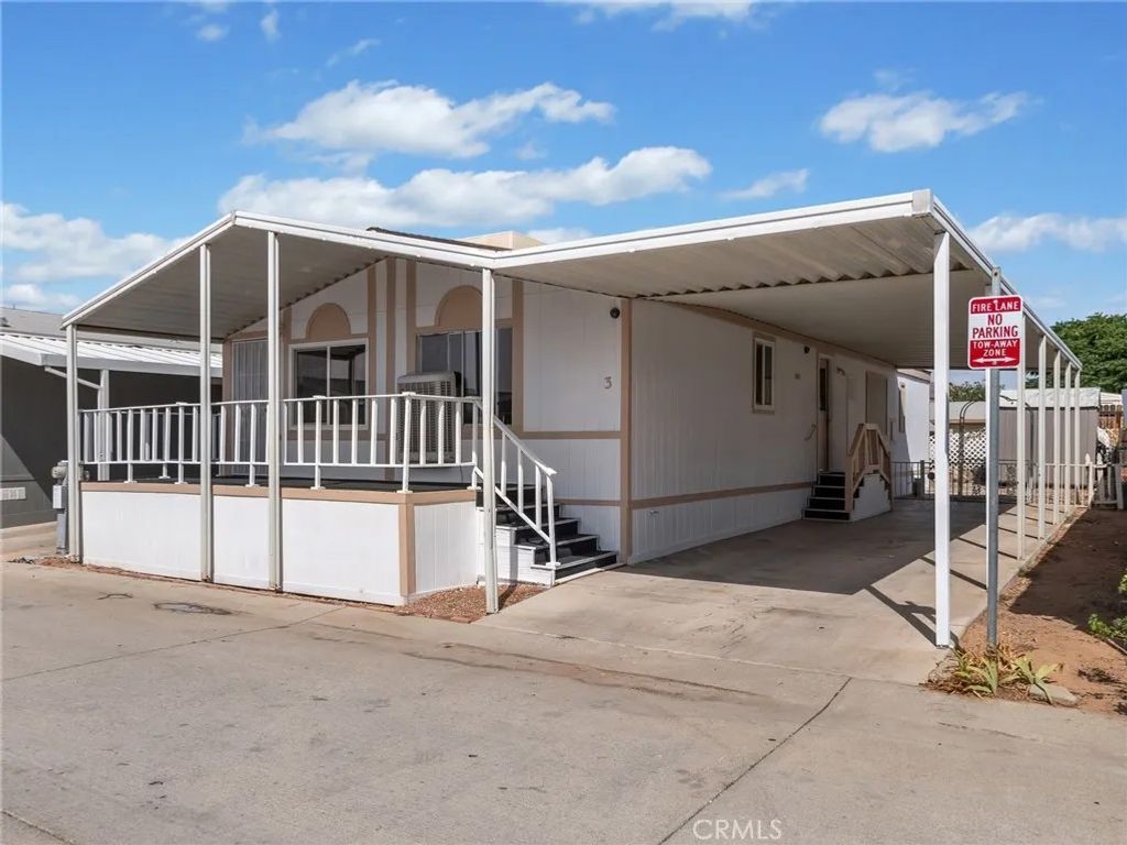 Photo of 22020 Nisqually Rd #3, Apple Valley, CA 92308 (MLS # HD25270419)