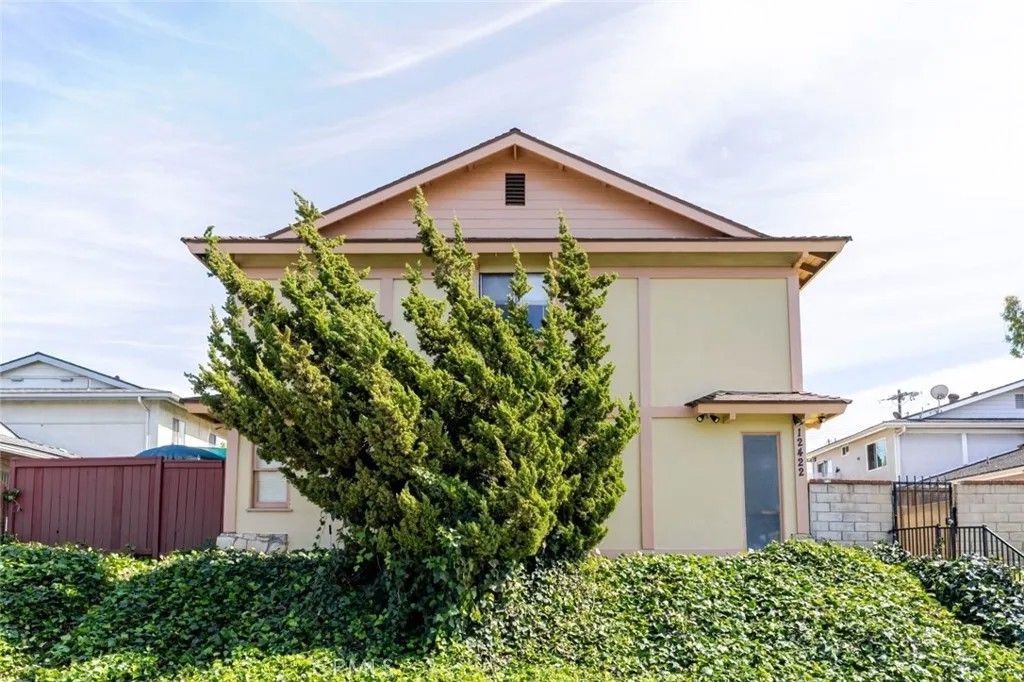 Photo of 12422 Clearglen Avenue, Whittier, CA 90604 (MLS # DW26073781)