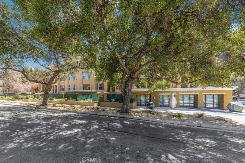 128 N Oak Knoll 111