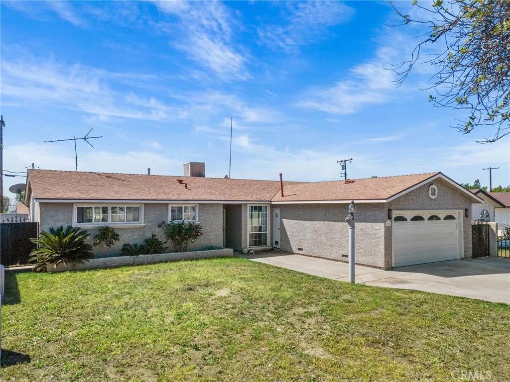 Photo of 218 Foxbury Ave, Pomona, CA 91767 (MLS # TR26069373)