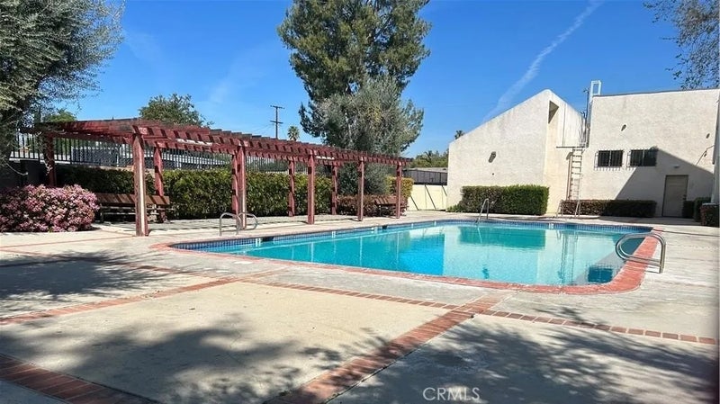 7651 Reseda 12