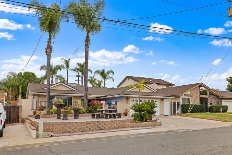5437 Chaparajos Ct