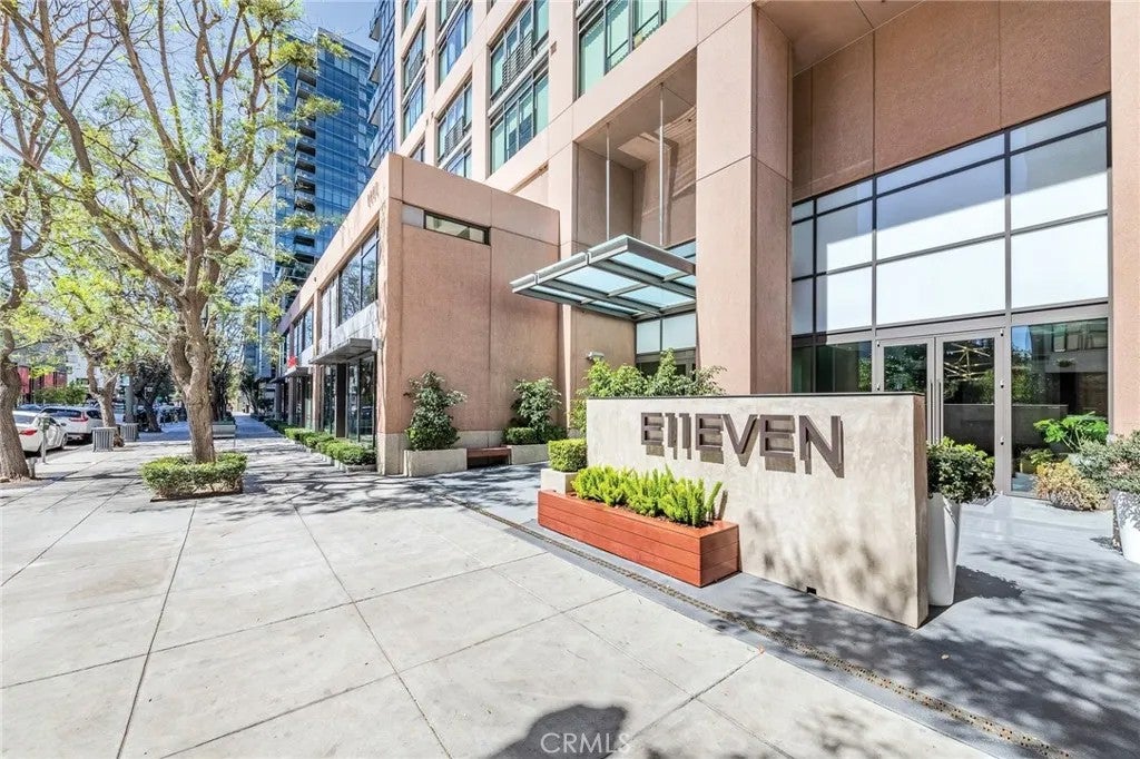 1111 S Grand Avenue 518