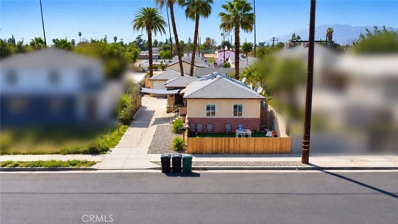 1152 N Acacia Ave