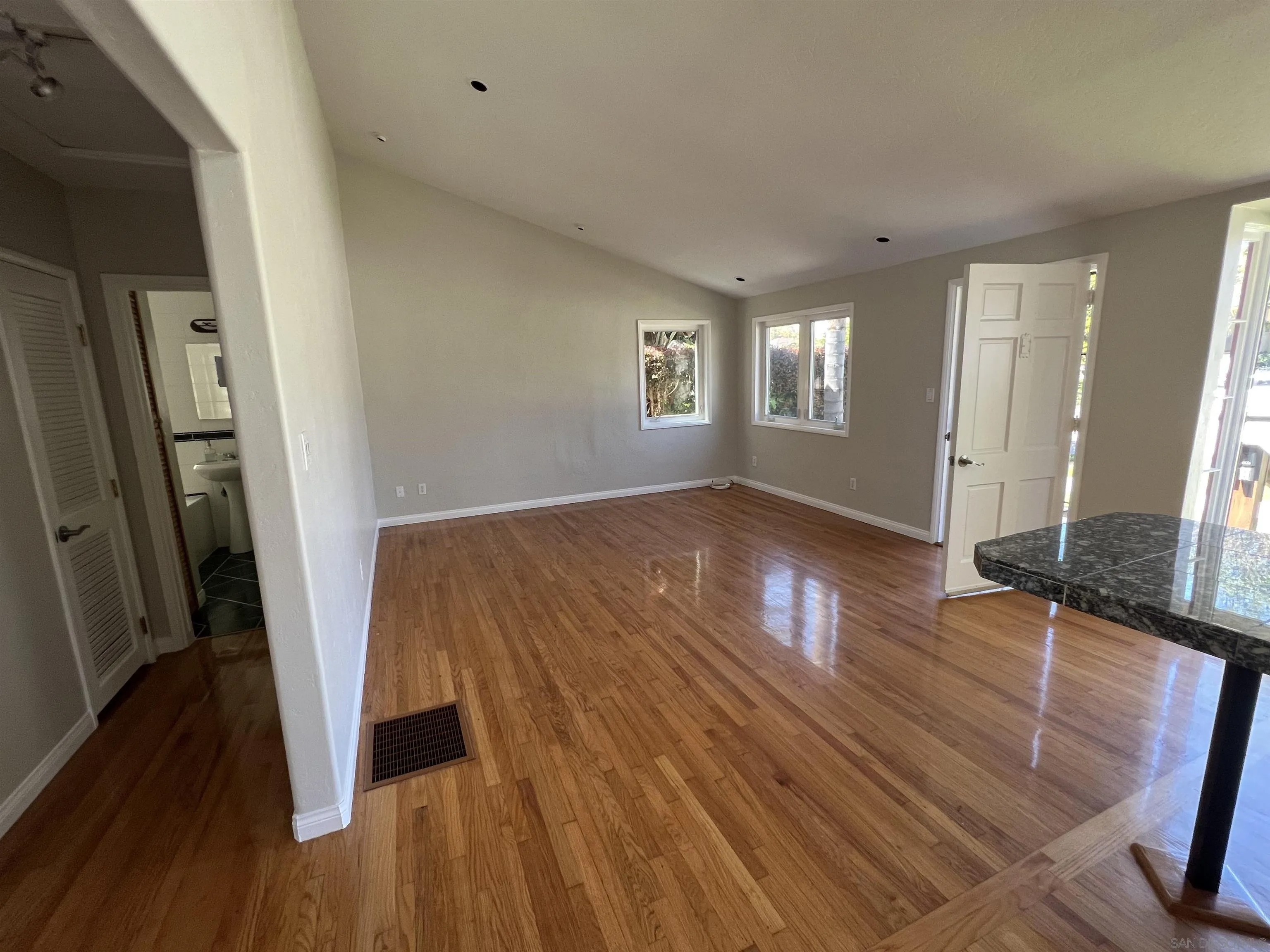 1211 Wilbur Ave