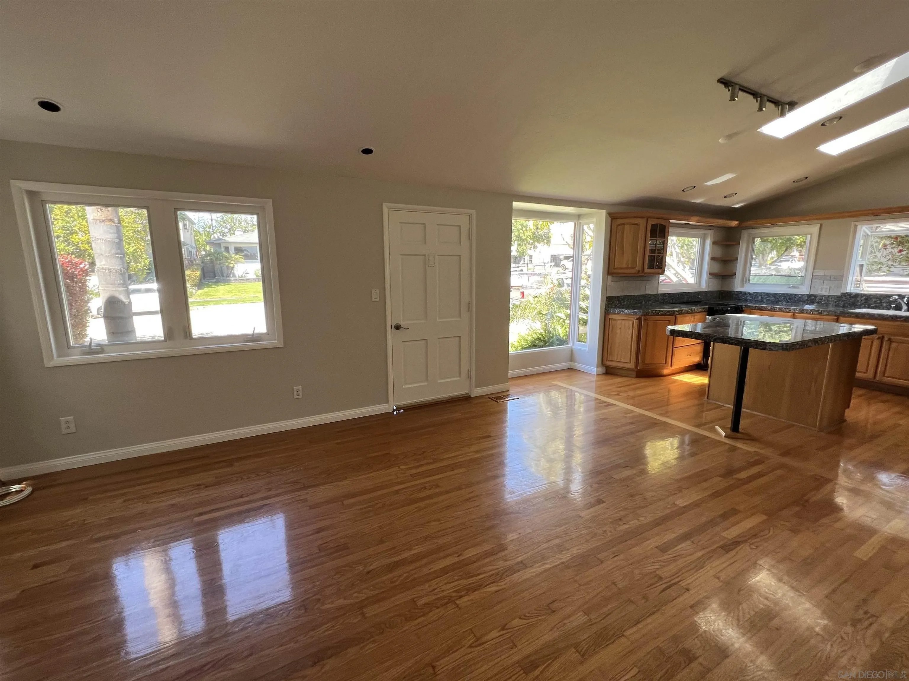 1211 Wilbur Ave