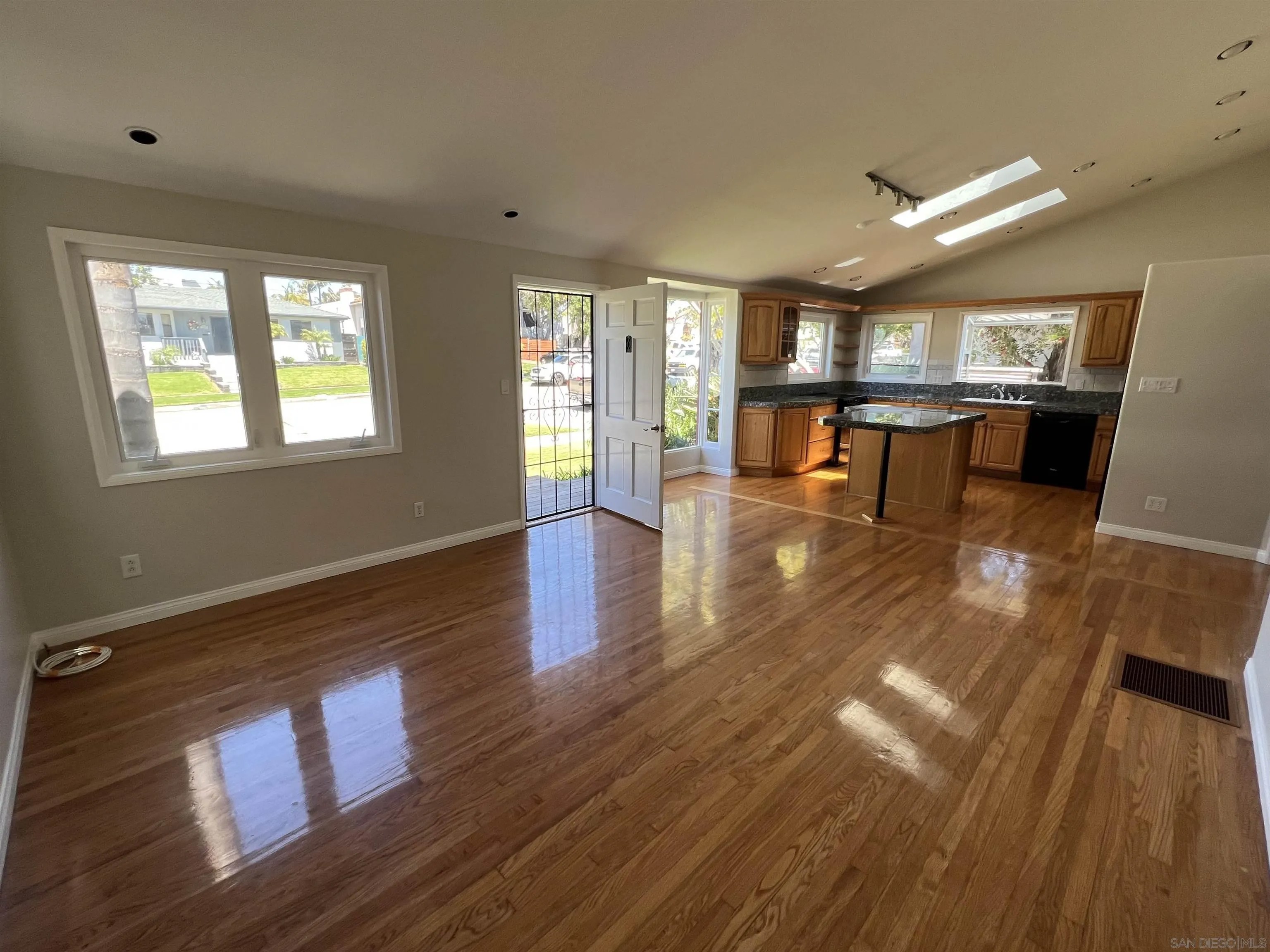 1211 Wilbur Ave