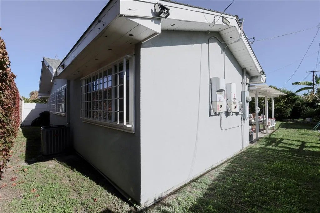 2186 W Huntington