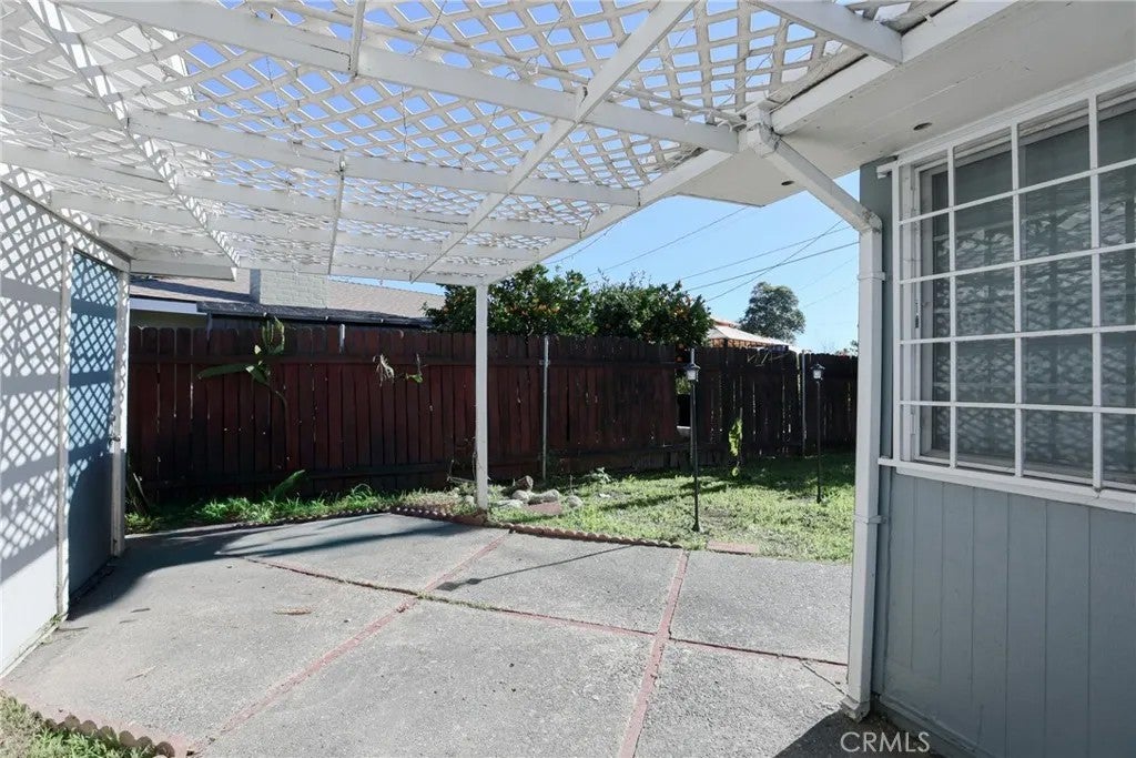 2186 W Huntington