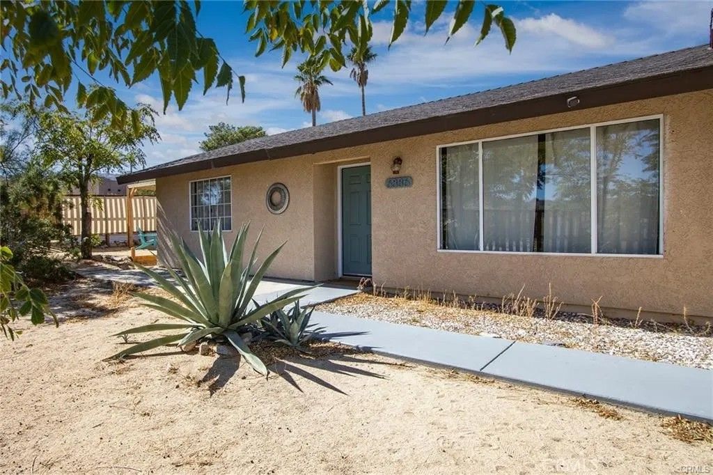 Photo of 6886 Hillview Rd, Joshua Tree, CA 92252 (MLS # IG25281154)