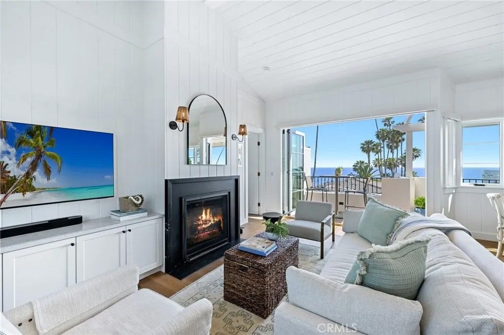 Photo of 360 Cliff, Laguna Beach, CA 92651 (MLS # LG25269035)
