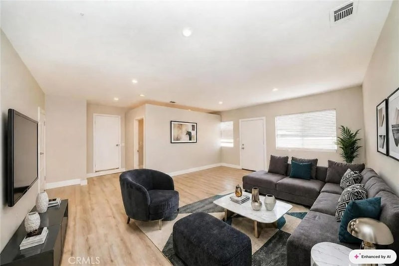 732 S Acacia