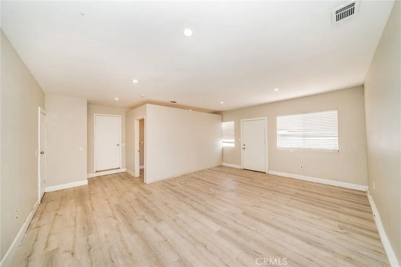 732 S Acacia