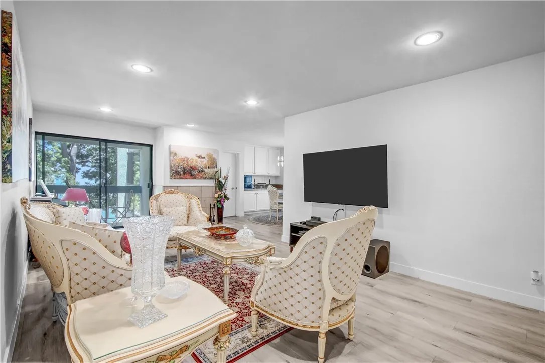 15335 Magnolia 215