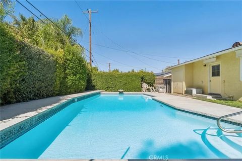 Tiny photo for 25035 Green Mill Avenue, Newhall, CA 91321 (MLS # SR25244370)