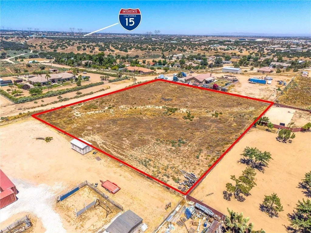 Photo of 6589 Fremontia St, Oak Hills, CA 92344 (MLS # HD26141023)