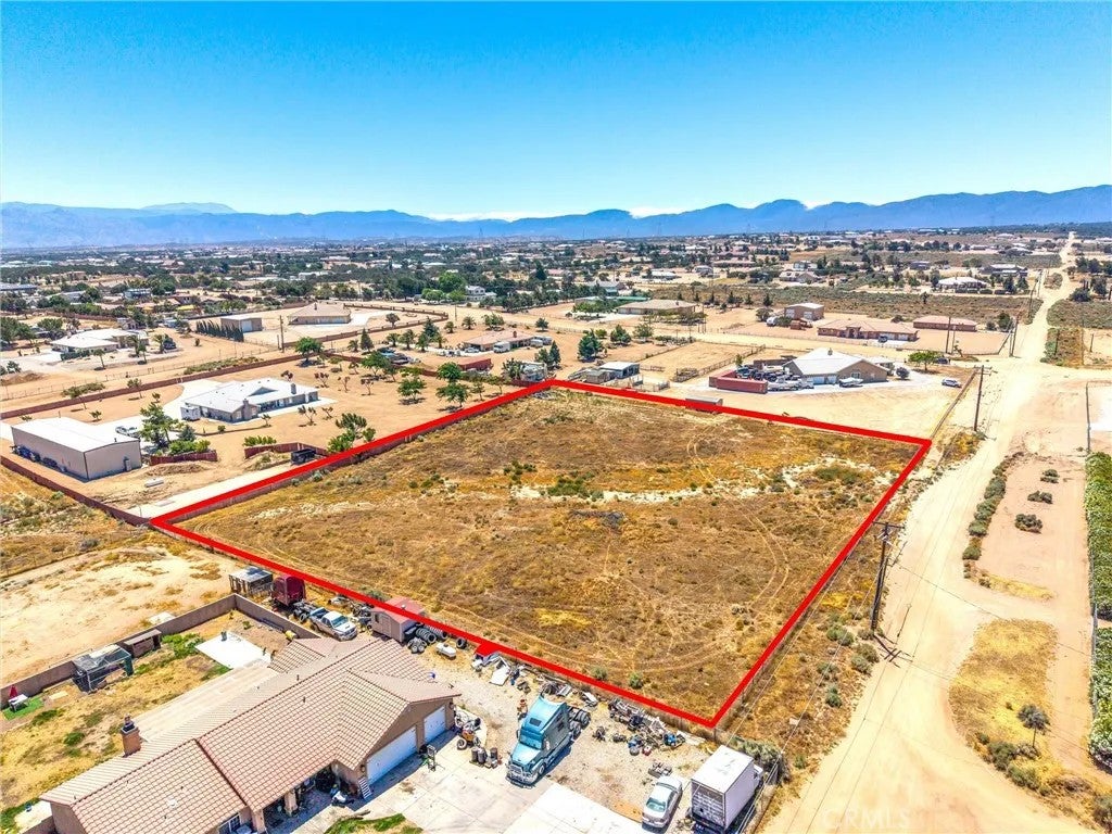 Photo of 6589 Fremontia St, Oak Hills, CA 92344 (MLS # HD26141023)