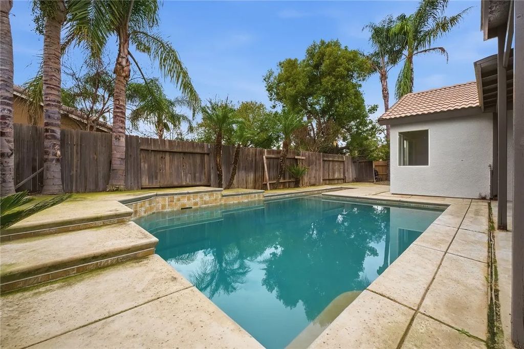 Photo of 5201 Sierra Caves Avenue, Bakersfield, CA 93313 (MLS # WS26032797)