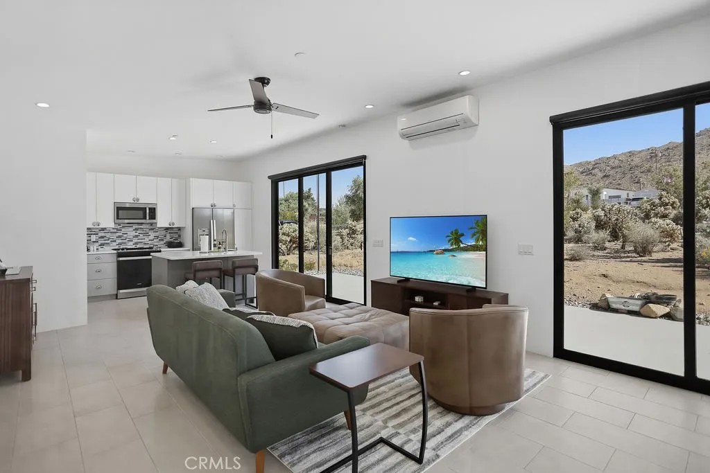60194 La Mirada Trail