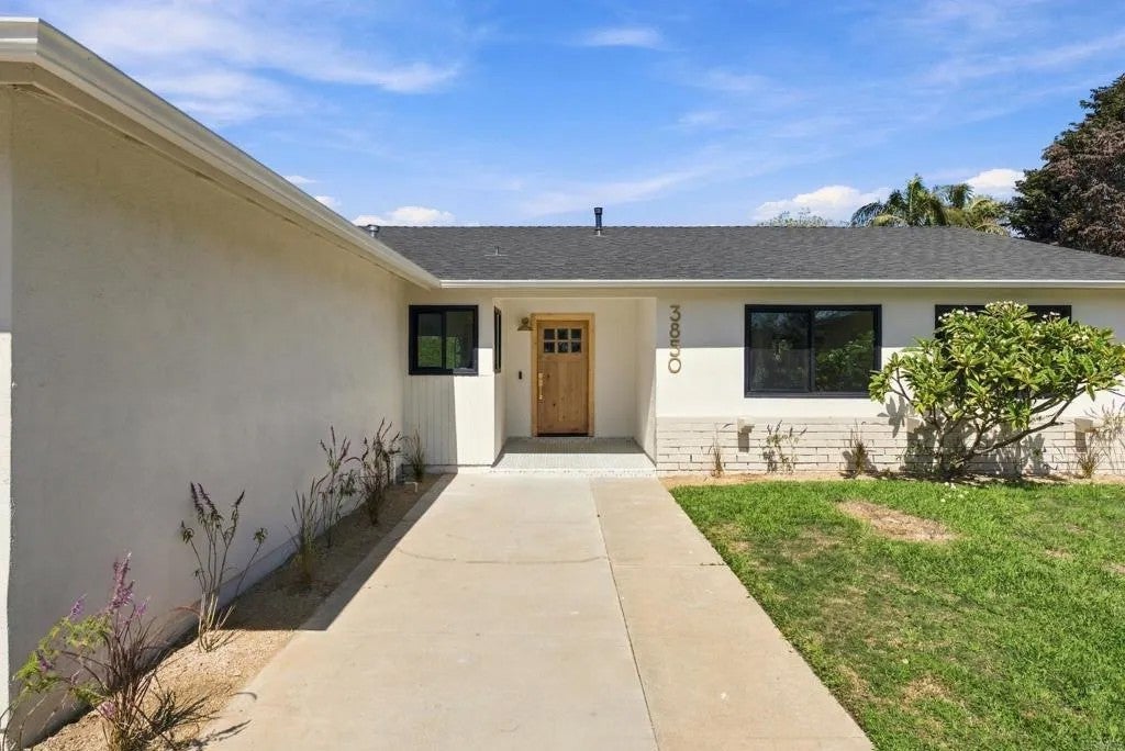3850 Trieste Drive