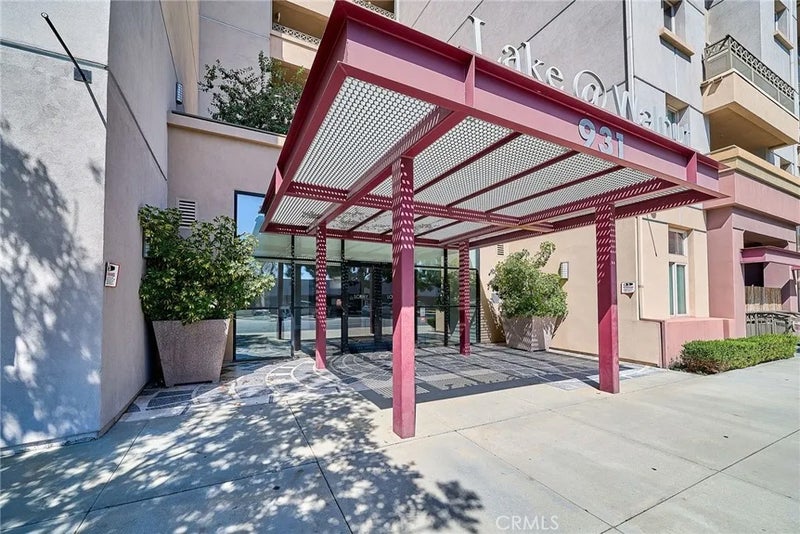 931 E Walnut 607
