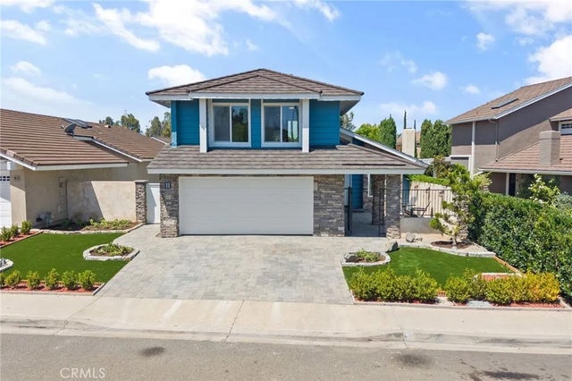 11 Halfmoon, Irvine