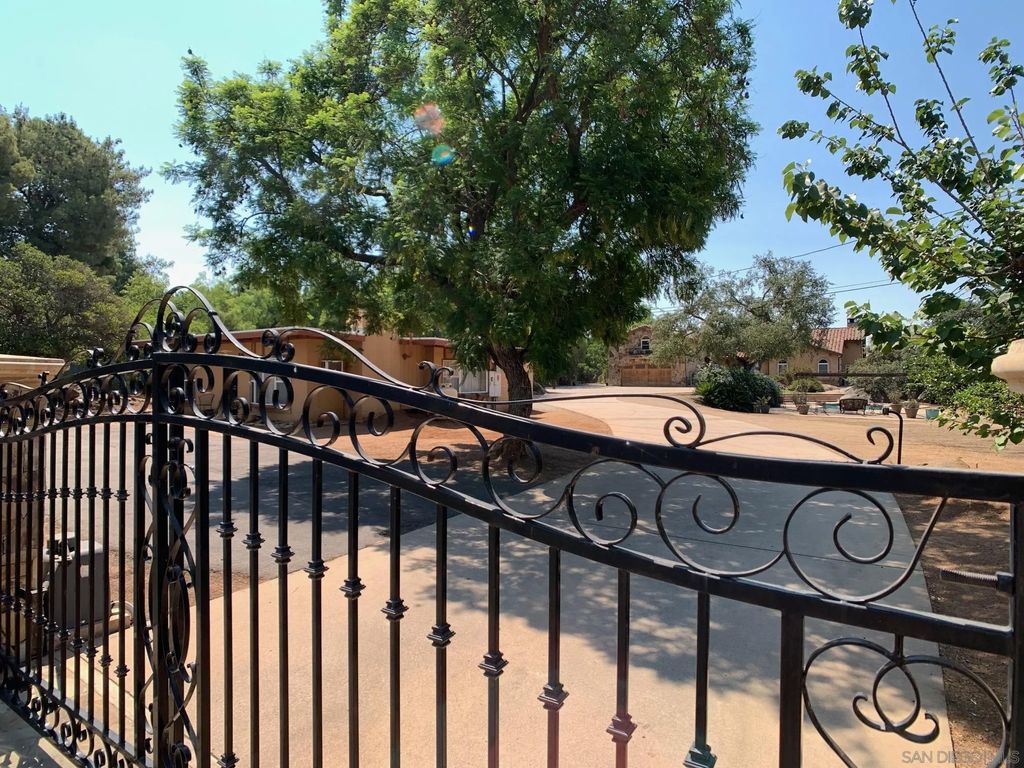 Photo of 1445 Terracita Ln, Alpine, CA 91901 (MLS # 250035853)