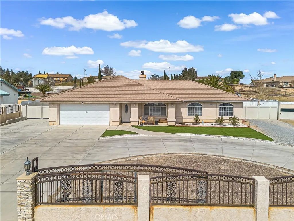 Photo of 19084 Rocksprings Road, Hesperia, CA 92345 (MLS # IV26049039)