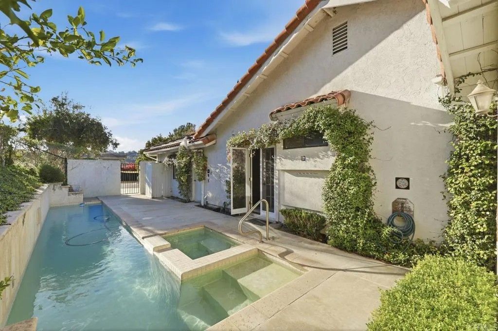 Photo of 2920 Lakemont Drive, Fallbrook, CA 92028 (MLS # NDP2511164)