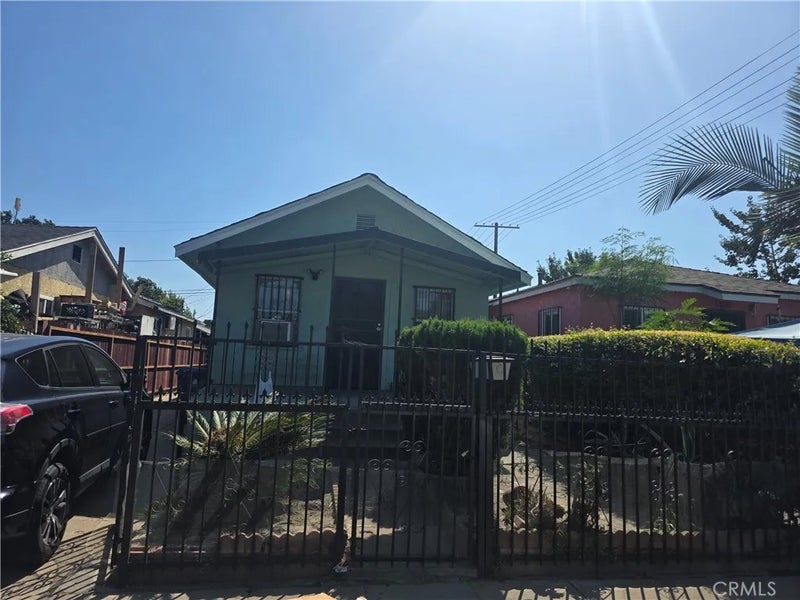 1104 E 102nd