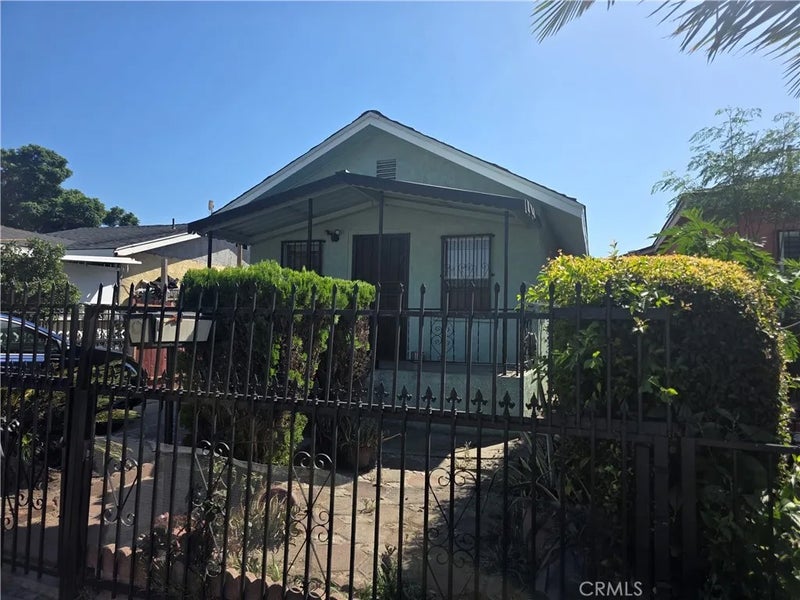 1104 E 102nd