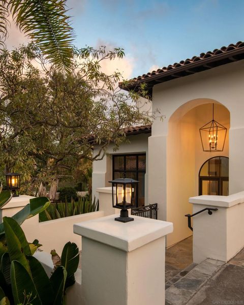 Photo of 2815 Santa Fe Vista Ct, Encinitas, CA 92024 (MLS # 250040935)