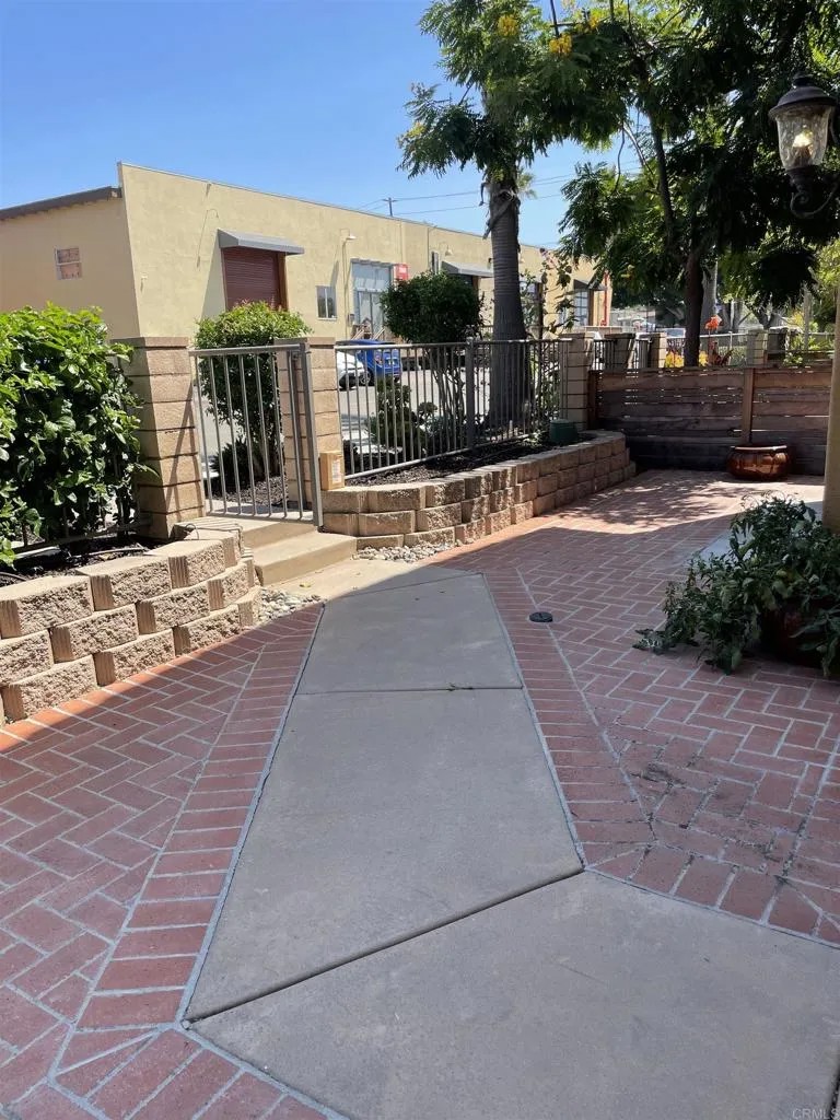 415 N Cedros